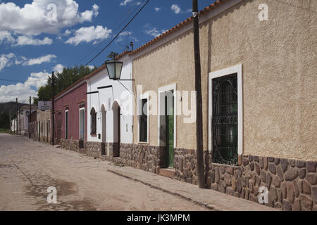 Argentinien, Provinz Jujuy, Quebrada de Humamuaca Canyon, Humahuaca, Straße detail Stockfoto