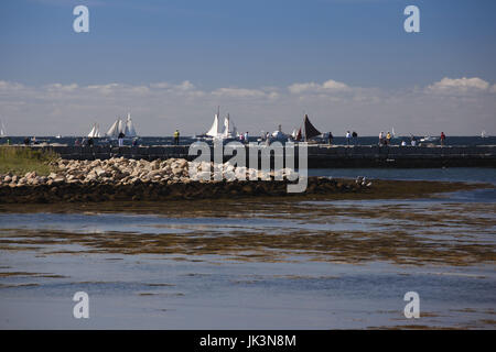 USA, Massachusetts, Cape Ann, Gloucester, Gloucester Harbor, Schoner groß Schiff Festival, beobachten die Großseglern aus östlichen Punkt, NR Stockfoto