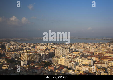 Italien, Sardinien, Cagliari, Blick vom Torre di San Pancrazio, am späten Nachmittag Stockfoto