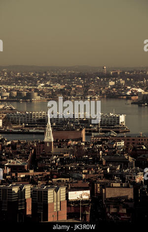 USA, Massachusetts, Boston, erhöhte Ansicht The North End, LIttle Italy und Old North Church, morgen Stockfoto