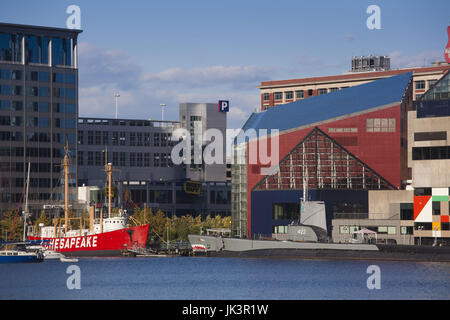 USA, Maryland, Baltimore, Innenhafen, Baltimore Maritime Museum, mit dem Feuerschiff Chesapeake und u-Boot USS Dorsch Stockfoto