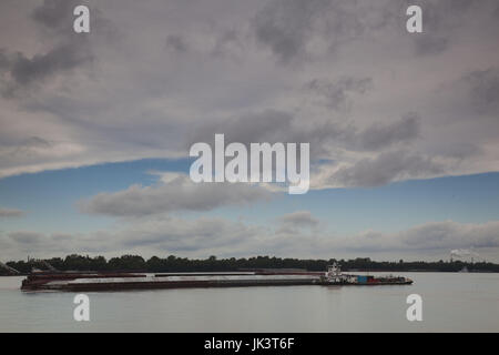 USA, Louisiana, Baton Rouge, Mississippi Fluß Lastkahn Verkehr Stockfoto