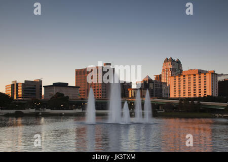 USA, Florida, Orlando, Skyline vom Vierwaldstättersee, Dämmerung Stockfoto