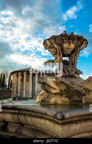 Fontana dei Tritoni, Brunnen von Tritonen in Rom Stockfoto