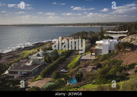 Uruguay, Punta del Este Bereich, Punta Ballena, am Flussufer Häuser Stockfoto