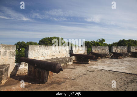 Dominikanische Republik, Santo Domingo, Zona Colonial, Fortaleza Ozama, älteste koloniale militärische Gebäude in der neuen Welt, b.1502, alte Kanone Stockfoto