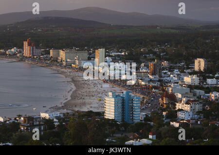 Uruguay, Piriapolis, Kurort vom Cerro San Antonio Hill, Abend Stockfoto