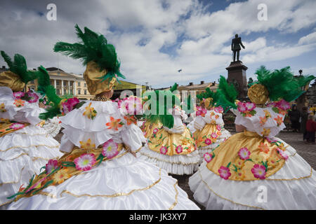 Finnland, Helsinki, Helsinki Tag Samba Karneval in Senatsplatz Senaatintori, NR Stockfoto