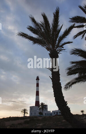 Tunesien, Insel Djerba, Houmt Souq, Sidi Mahres Strand, Taguermes Leuchtturm, dawn Stockfoto