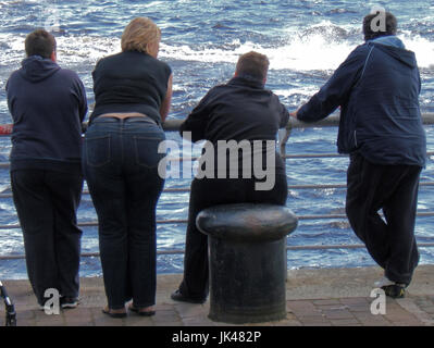 fettleibige Übergewicht Fett Familie mit Poller Sitz Stockfoto