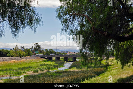 Alameda Creek, Regional Trail, 880 Autobahn Überführung, U Union City, Kalifornien USA Stockfoto