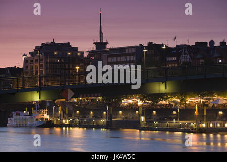 Deutschland, Land Bremen, Bremen, Weser gelegen am Wasser, Stockfoto