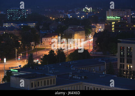 Litauen, Vilnius, erhöhten Blick auf Konstitucijos Prospektas, Abend Stockfoto