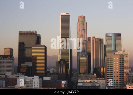 USA, California, Los Angeles, Luftaufnahme der Innenstadt von West 11th Street, Sonnenuntergang Stockfoto