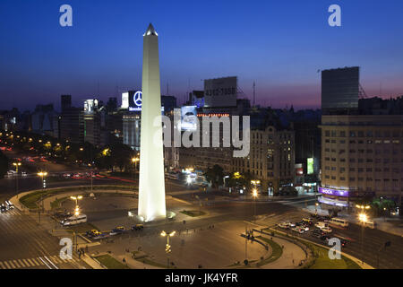 Argentinien, Buenos Aires, El Obelisko, Plaza De La Republica und Avenida 9 de Julio, Symbol von Argentinien, Abend Stockfoto