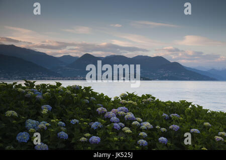 Italien, Piemont, Lago Maggiore, Stresa, See Blick, Dämmerung Stockfoto