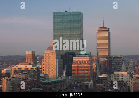 USA, Massachusetts, Boston, Back Bay, John Hancock Building und Prudential Building, dawn Stockfoto