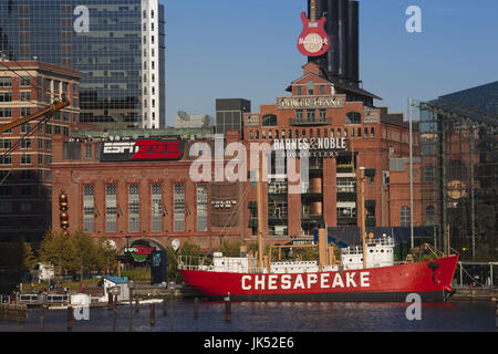 USA, Maryland, Baltimore, Innenhafen, Powerplant Mall und Feuerschiff Chesapeake Stockfoto