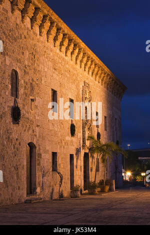 Dominikanische Republik, Santo Domingo, Zona Colonial, Museo de Las Casas Reales Abend Stockfoto