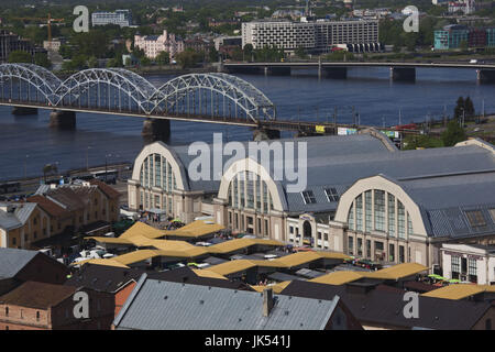 Lettland, Riga, Altstadt Vecriga, erhöhte Ansicht der Zentralmarkt von Gebäude der Akademie der Wissenschaften Stockfoto