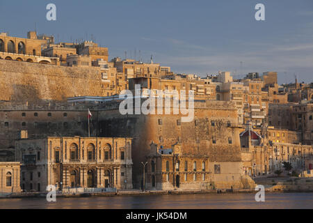 Malta, Valletta, Blick auf die Stadt von Vittoriosa, Birgu, Sonnenaufgang Stockfoto