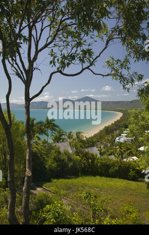 Australien, Queensland, Nordküste, Port Douglas, Four Mile Beach und Trinity Bay View aus Flagstaff Hill Lookout, Stockfoto