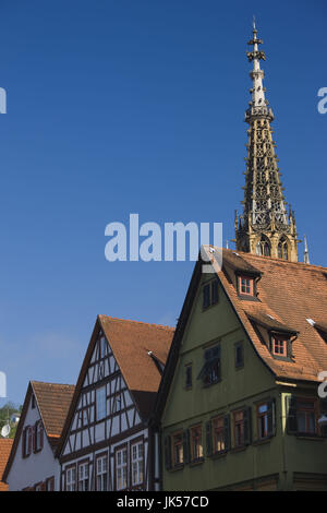 Deutschland, Baden-Württemberg, Esslingen am Neckar, halbe Fachwerkhaus Gebäude auf quadratischen Marktplatz, Stockfoto