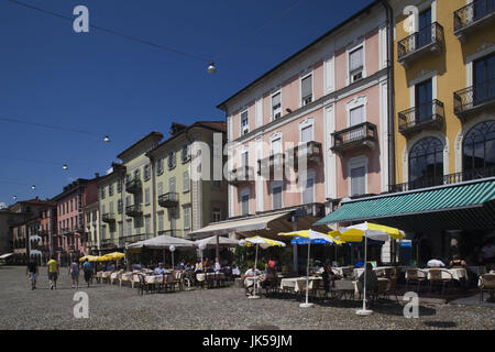 Schweiz, Ticino, Lago Maggiore, Locarno, Gebäude auf der Piazza Grande Stockfoto