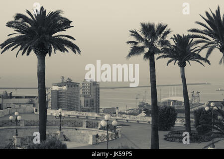 Italien, Sardinien, Cagliari, Il Castello Altstadt, Blick auf den Hafen von Bastione San Remy, Morgendämmerung Stockfoto