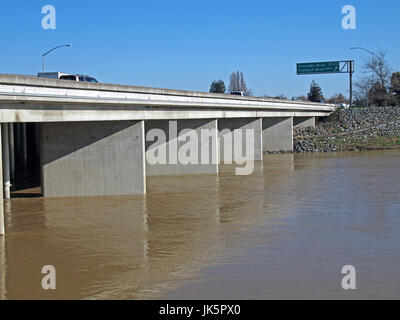 Alameda Creek, Regional Trail, 880 Überführung, Regenzeit, Union City, Kalifornien USA Stockfoto