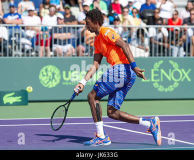 KEY BISCAYNE, FL - März 29: Gael Monfils (FRA) in Aktion hier Niederlagen Jo-Wilfried Tsonga (FRA) 64 76(4) bei den 2015 Miami Open im Crandon Tennis Center in Key Biscayne, Florida.  Fotograf Andrew Patron/MediaPunch Stockfoto