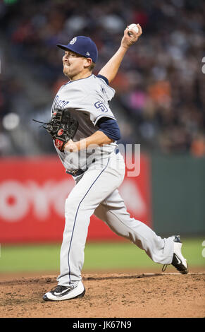 San Francisco, Kalifornien, USA. 21. Juli 2017. San Diego Padres Start Krug Trevor Cahill (38) werfen auf dem Hügel, während ein MLB-Spiel zwischen den San Diego Padres und die San Francisco Giants im AT&T Park in San Francisco, Kalifornien. Valerie Shoaps/CSM/Alamy Live-Nachrichten Stockfoto