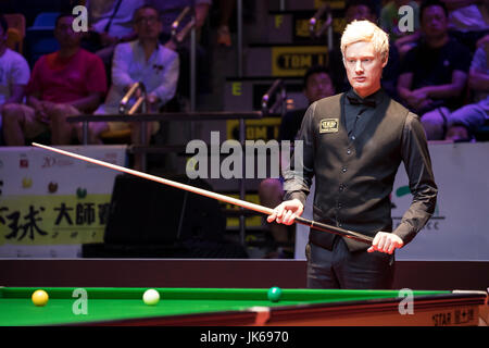 Hong Kong, Hong Kong. 22. Juli 2017. Neil Robertson aus Australien reagiert während das Halbfinalspiel gegen Marco Fu Hong Kong am 3. Tag der 2017 Hong Kong Meister im Queen Elizabeth Stadium. Bildnachweis: Rayman Wai-Man Cheuk/Alamy Live-Nachrichten Stockfoto