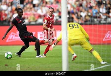 Shanghai, China Guangdong Provinz. 22. Juli 2017. Franck Ribery of Bayern Munich (C) konkurriert während der 2017 International Champions Cup China zwischen AC Milan und FC Bayern München in Shenzhen, Guangdong Provinz Süd-China, 22. Juli 2017. Bildnachweis: Guo Yong/Xinhua/Alamy Live-Nachrichten Stockfoto