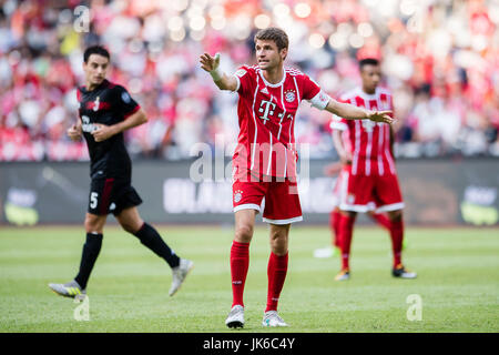 Shenzhen, China. 22. Juli 2017. FC Bayern München nach vorn Thomas Müller Gesten während der 2017 International Champions Cup China Spiel zwischen FC Bayern und AC Milan im Universiade Sports Centre Stadium am 22. Juli 2017 in Shenzhen, China. Foto: Rodrigo Machado/Power Sport Bilder/Dpa/Alamy Live News Stockfoto