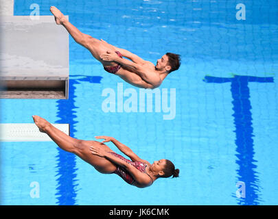 Budapest, Ungarn. 22. Juli 2017. Kanadas Jennifer Abel und Francois Imbeau-Dulac in Aktion während der 3m-Sprungbrett-Synchro gemischt von der FINA Weltmeisterschaften 2017 in Budapest, Ungarn, 22. Juli 2017. Foto: Axel Heimken/Dpa/Alamy Live News Stockfoto