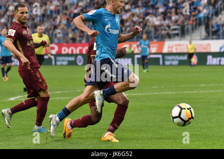 St. Petersburg, Russland. 22. Juli 2017. Russland, St. Petersburg, am 22. Juli 2017. Russischer Fußball-Europameisterschaft. Eine Übereinstimmung zwischen den Zenit-Teams (St. Petersburg) - das Rubin-Team (Kazan). Im Bild:. (von links nach rechts) Spieler ZENIT Igor Smolnikov. Bildnachweis: Andrey Pronin/ZUMA Draht/Alamy Live-Nachrichten Stockfoto