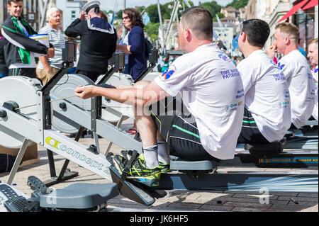 Cork, Irland. 22. Juli 2017.  Der irischen Marine habe hintereinander Charity zugunsten der pulmonalen Hypertonie Irland heute.  Die Krankheit ist extrem selten, mit nur 150 Fälle in Irland bekannt. Es gibt keine Heilung für die Krankheit, nur eine Behandlung.  Bildnachweis: Andy Gibson/Alamy Live-Nachrichten. Stockfoto