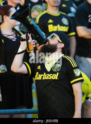 Columbus, Ohio, USA. 22. Juli 2017. Columbus Crew SC Fan Jubel sein Team auf gegen Philadelphia in ihrem Spiel Mapfre-Stadion in Columbus, Ohio. Columbus, Ohio, USA. Brent Clark/Alamy Live-Nachrichten Stockfoto