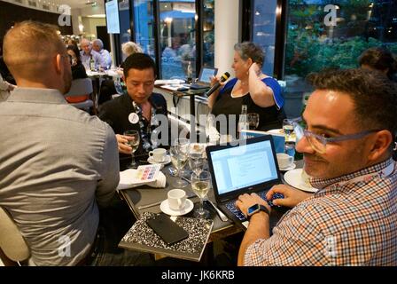 Paris, Frankreich, Group People, Business People Working, IAS Meeting, DIE Weltgesundheitsorganisation DER WHO führt Prep AIDS Prevention Implementation Tool, Epidemic and Pest france ein Stockfoto