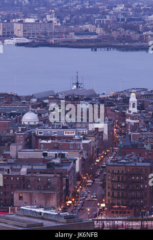 USA, Massachusetts, Boston, hoher Winkel Blick auf The North End, LIttle Italy, von Hanover Street, Dämmerung Stockfoto