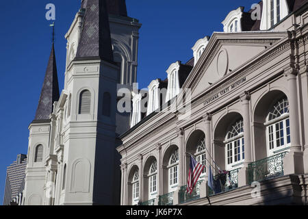 USA, Louisiana, New Orleans, French Quarter, Jackson Square, Louisiana State Museum, das Presbytere und die St. Louis Kathedrale Stockfoto