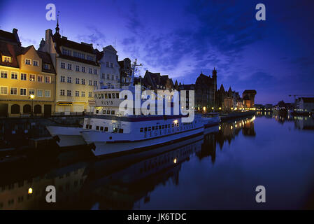 Polen, Pommern, Gdansk, Stara Mottlau Uferpromenade, Wohnhäuser, Anlegestelle, Ausflugsschiff, Abend Europa, Osteuropa, Rzeczpospolita Polska, Gebietshauptstadt, Stadt, Großstadt, Danzig, Dlugie Pobreze Straße, Flussufer, Promenade, Häuser, Gebäude, Architektur, Donauschiffen, Personenschifffahrt, Schiff, Tourismus, Fluss, werden, Lichter, Beleuchtung Stockfoto