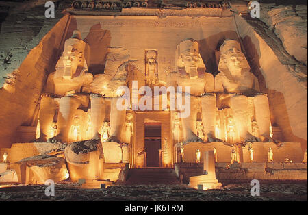 Ägypten, Abu Simbel, Großer Tempel Kolossalstatuen, Ramses II, Beleuchtung, Nacht Sehenswürdigkeit, Bauwerk, Architektur, Wahrzeichen, Kolossalfiguren, keine Stockfoto