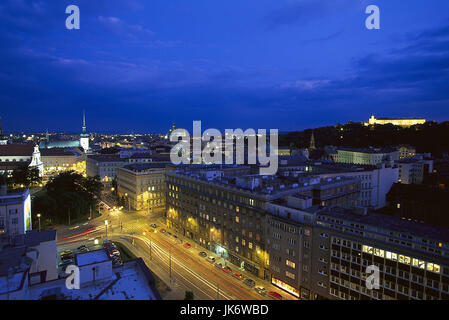 Tschechische Republik, Südmähren, Brünn, Stadtansicht, Altstadt, Abend Europa, Osteuropa, stilsicheren, Ceská Republika, Moravia, Mähren, Gebietshauptstadt Brünn, Stadt, Großstadt, Fachzeitung, Straße, Verkehr, Lichter, Lichtspuren, Jahreszeit, Winter Stockfoto