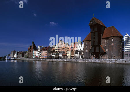 Polen, Pommern, Gdansk, Stara Mottlau Uferpromenade, Wohnhäuser, Stary Zuraw Europa, Osteuropa, Rzeczpospolita Polska, Gebietshauptstadt, Stadt, Großstadt, Danzig, Flussufer, Promenade, Häuser, Gebäude, Architektur, Schiff, Fluss, Sehenswürdigkeit, Krantor, 15. Jh., Holzbau, Fernsehumsetzer Flusshafen, Wahrzeichen Stockfoto