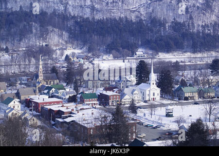 USA, Vermont, Green Mountain, South Royalton, Stadtansicht, Winter Amerika, Nordamerika, Stadt, Stadtbild, Häuser, Wohnhäuser, Kirchen, Kirche, Pfarrkirchen, Abendkonzerte, Winterlich, Jahreszeit Stockfoto