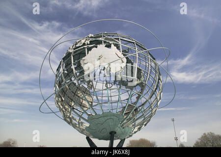 USA, New York City, Queens, Flushing Meadow Corona Park, Skulptur "Unisphere" Amerika, Nordamerika, hinweggegangen, Weltstadt, alten, Globus, Weltkugel, Kunstwerk, Konstruktion, Weltausstellung 1964 / 65, Symbol, Konzept, Globalität, "Frieden Durch Webers", Erde, Erdkugel, Welt, Internationalität, Erdumdrehung, Erddrehung, Rotation, Erdrotation, global, Weltweit, internationale Stockfoto