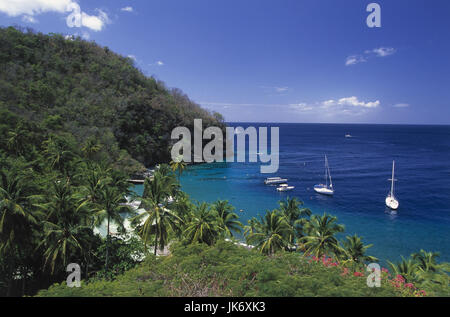 Karibik, Kleine Antillen, St. Lucia, Anse Chastanet, Küste, Meer, Boote Mittelamerika, Inselstaat, Entstehungsjahr Winward Inseln, Bucht, Karibisches Meer, Wasser, Schiffe, Vegetation, Pflanzen, Palmen Stockfoto