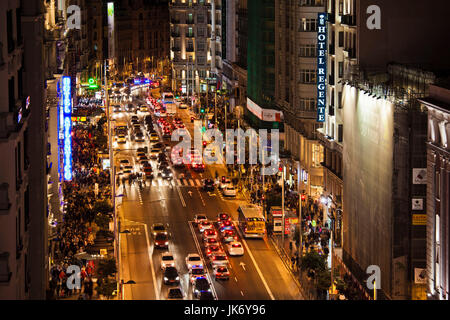Spanien, Madrid, Centro Area, erhöhten Blick auf die Gran Via, Abend Stockfoto